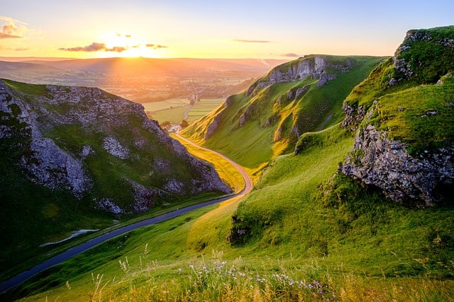 winnats pass, peak district, derbyshire